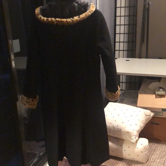 Stunning Vintage Wool  blend coatwith leopard faux fur Cuffs - Picture 9 of 13